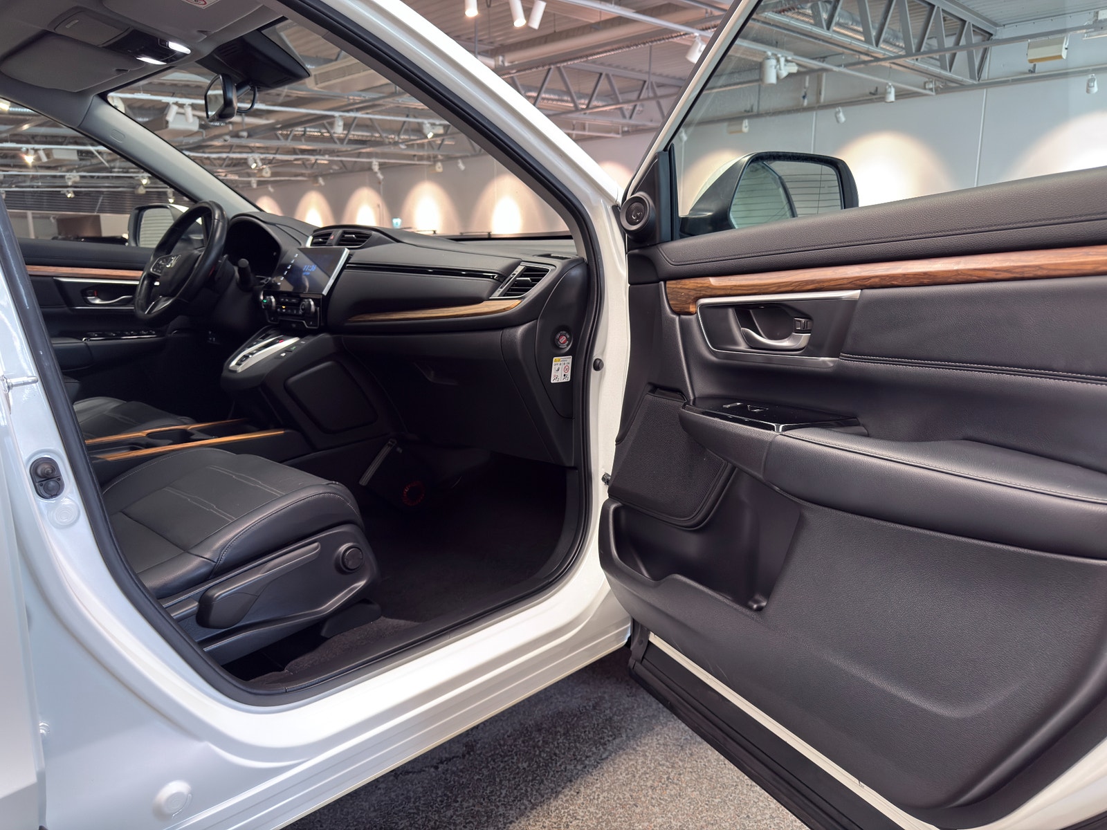 Honda CR-V Hybrid AWD E-CVT Executive|Panorama|Drag|HuD|Värmare 2019 - miniatyr 16