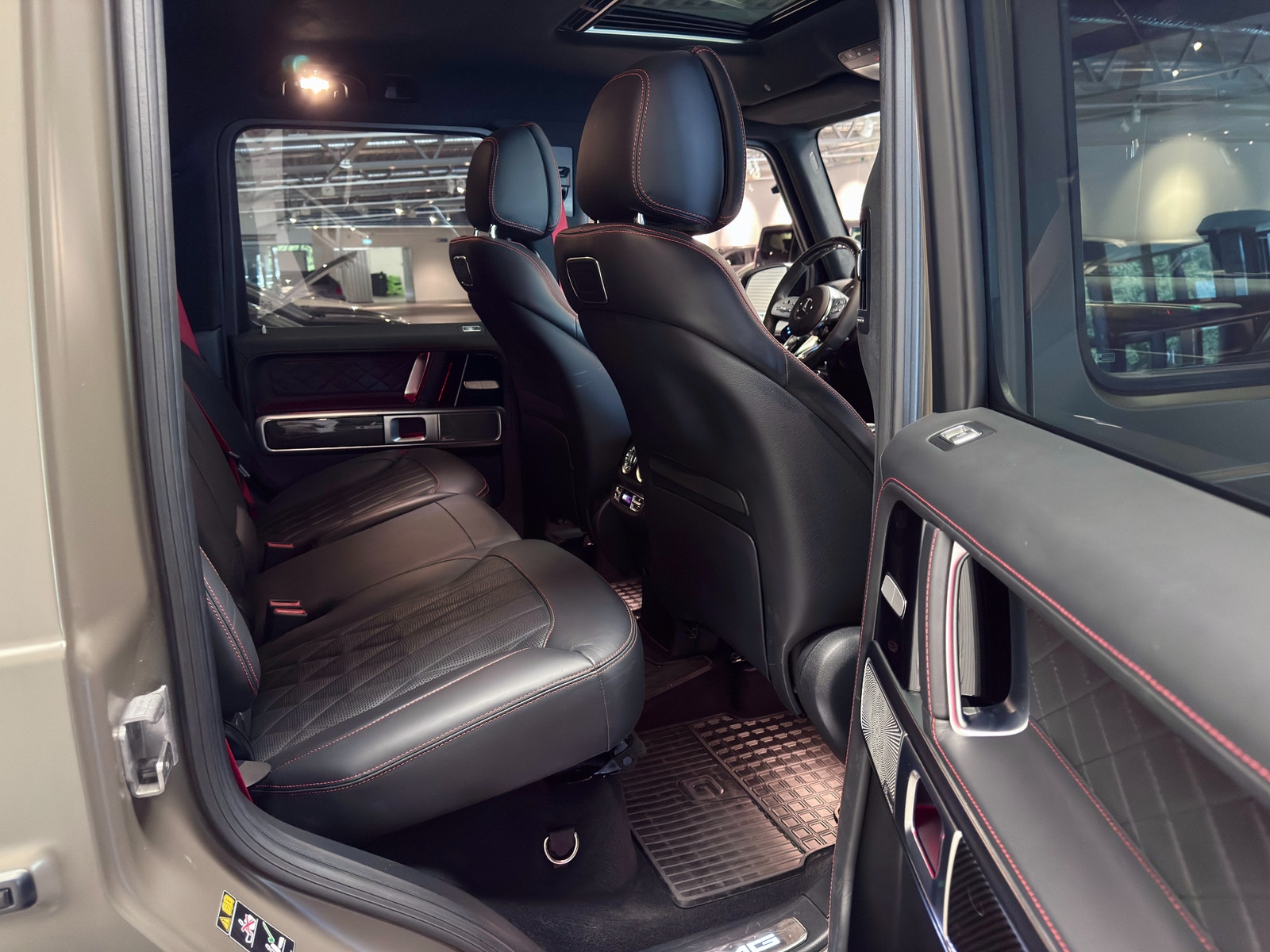 Mercedes-Benz G63 AMG Manufaktur | Multikonturstolar | Burmester 3D 2023 - miniatyr 22