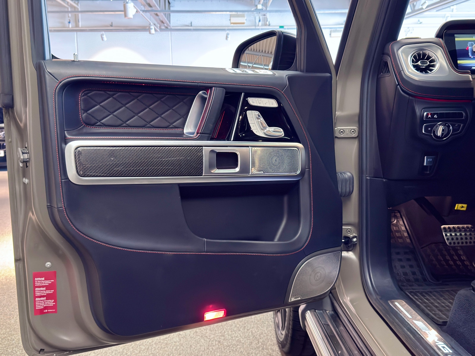 Mercedes-Benz G63 AMG Manufaktur | Multikonturstolar | Burmester 3D 2023 - miniatyr 8