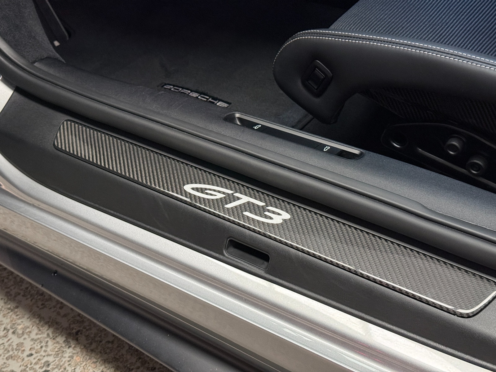 Porsche 911 GT3 Touring 992 PDK 510hk | Skalstolar | Kolfibertak 2023 - miniatyr 16