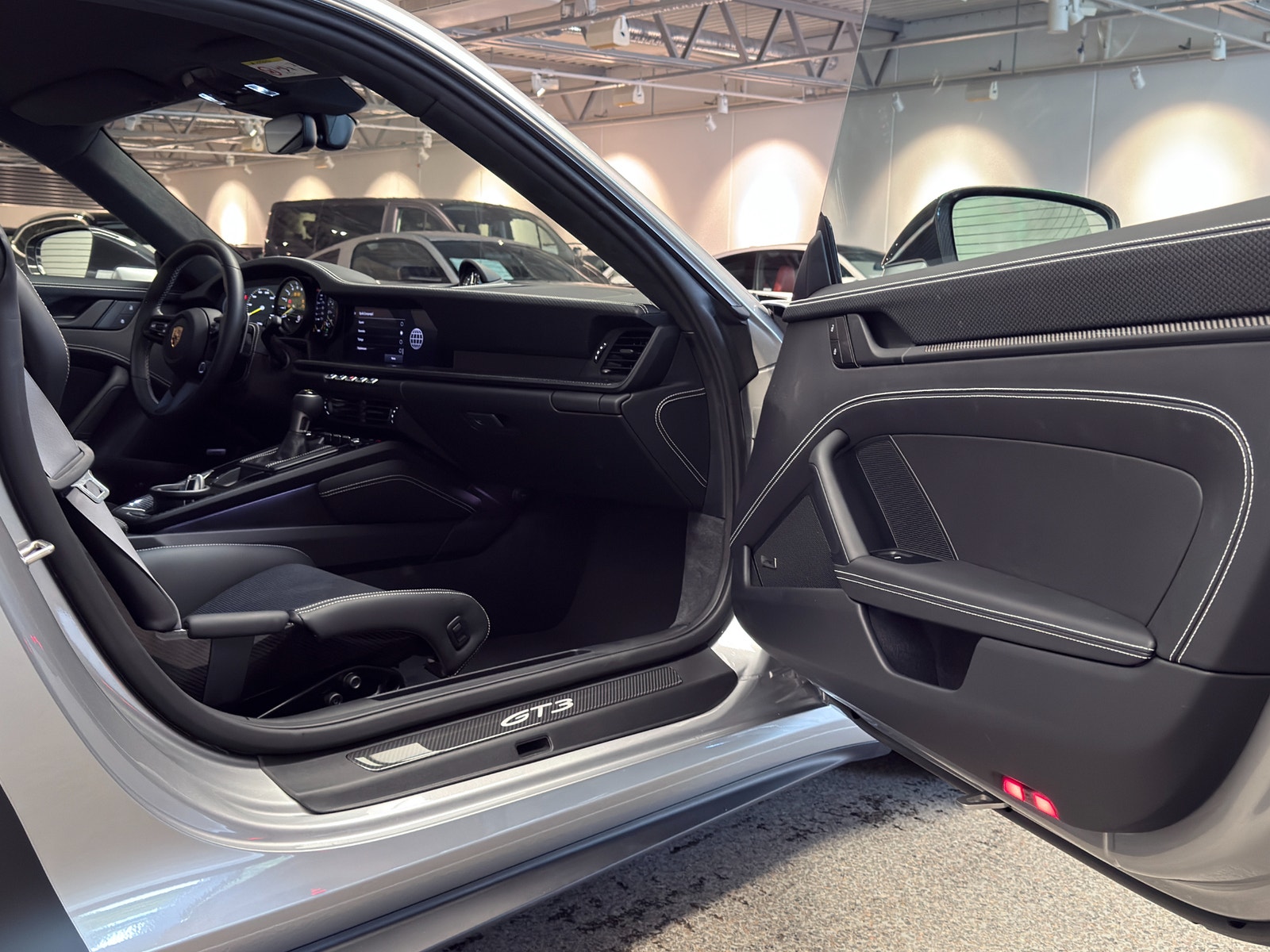 Porsche 911 GT3 Touring 992 PDK 510hk | Skalstolar | Kolfibertak 2023 - miniatyr 24