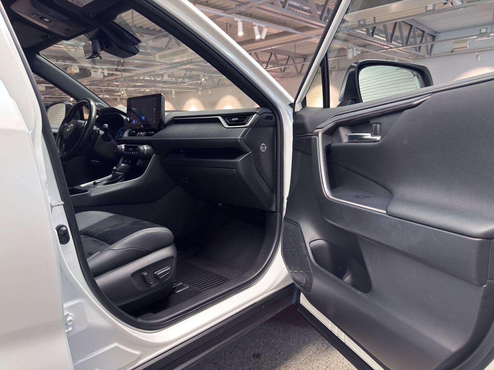 Toyota RAV4 Plug-in Hybrid 306hk AWD | GR-Sport | Drag 2024 - miniatyr 14