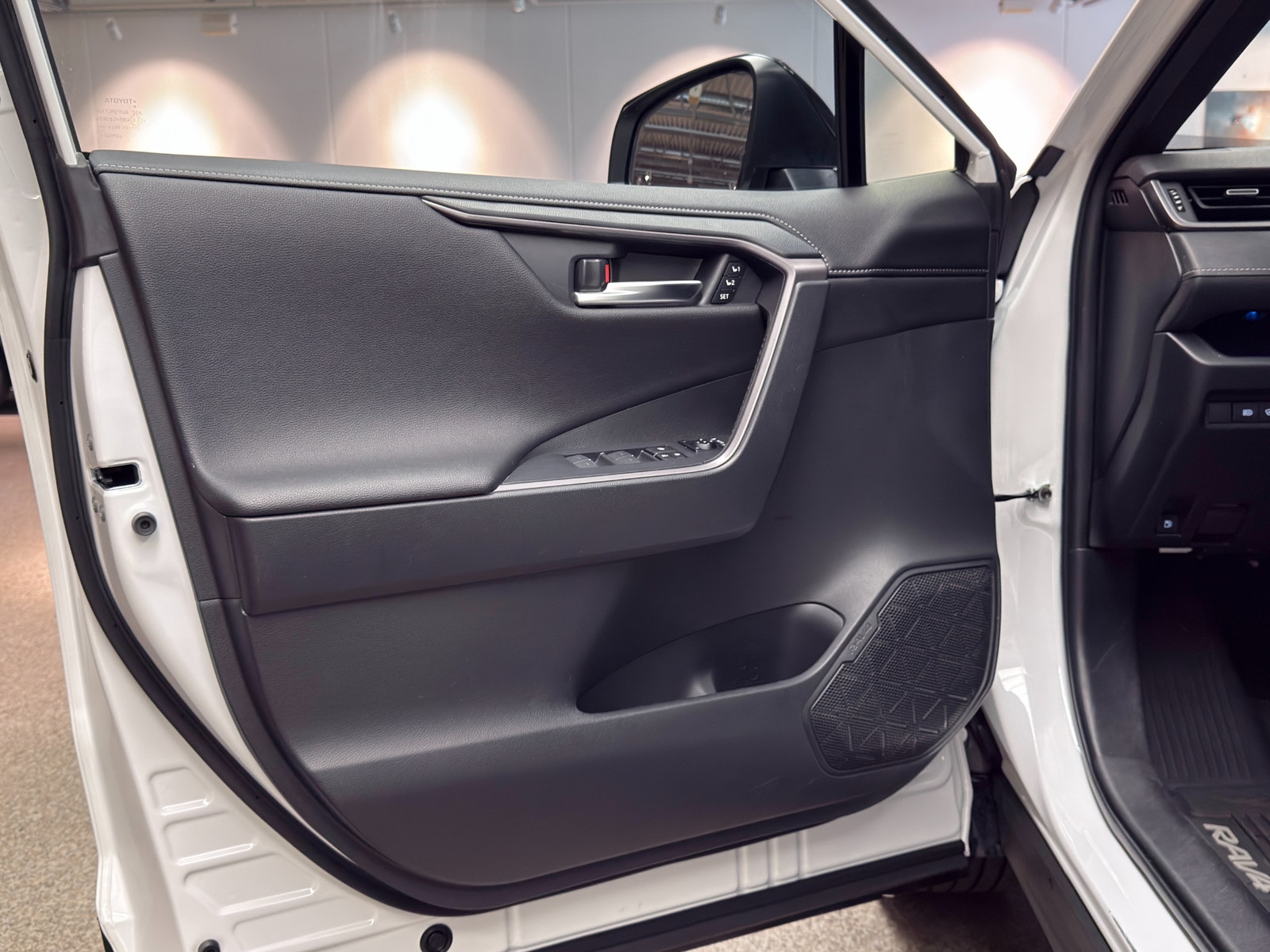 Toyota RAV4 Plug-in Hybrid 306hk AWD | GR-Sport | Drag 2024 - miniatyr 8