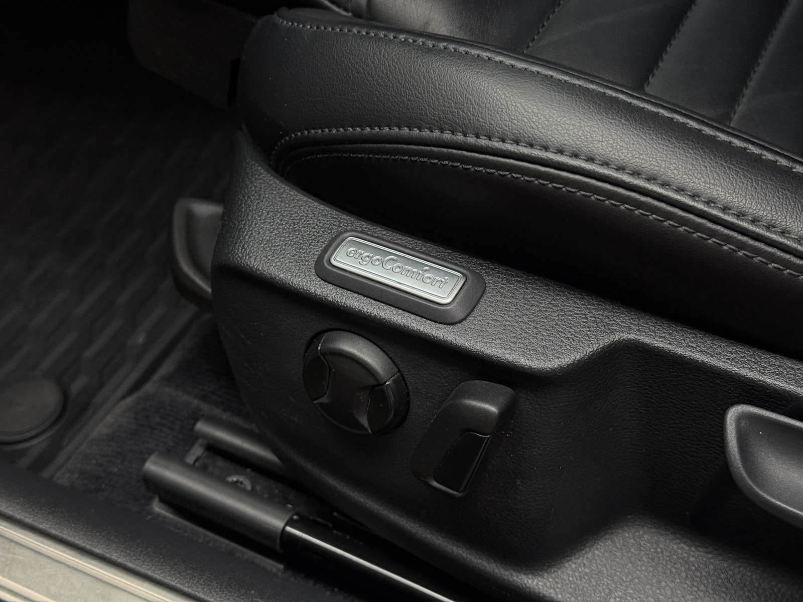 Volkswagen Passat SC 2.0 TDI 4Motion DSG 190hk R-Line | Drag | Cockpit 2018 - miniatyr 12