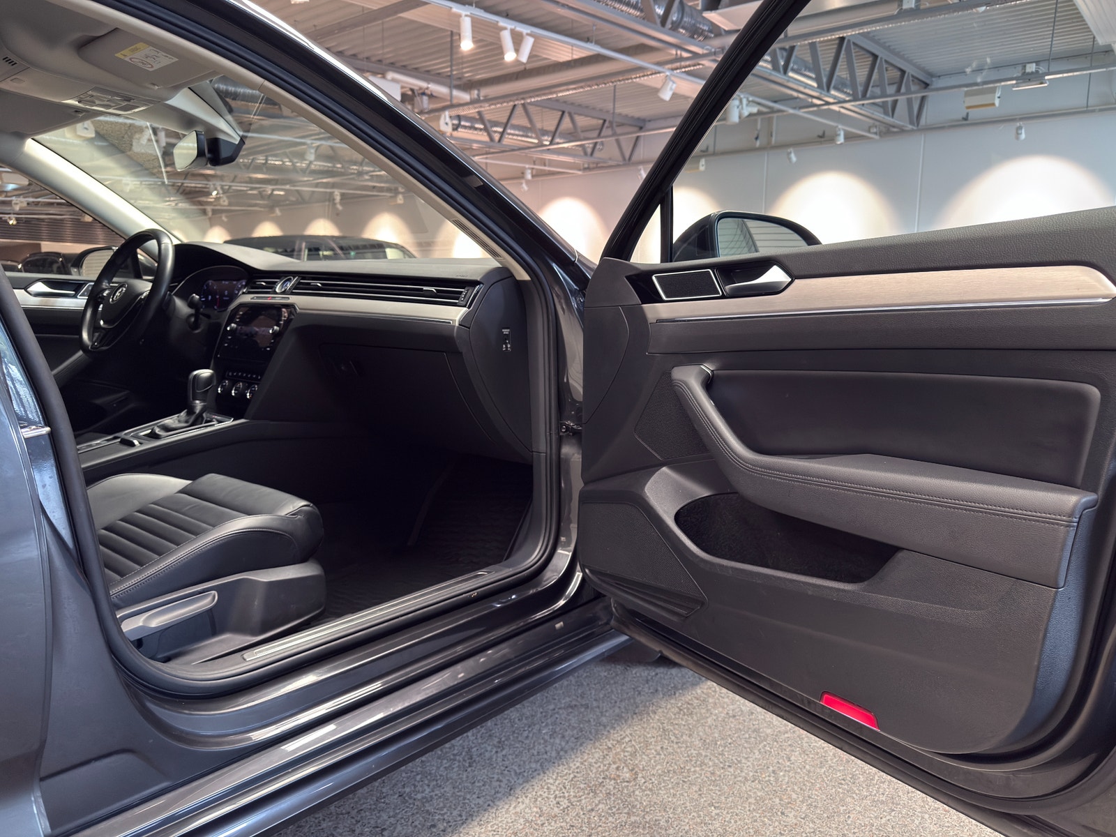 Volkswagen Passat SC 2.0 TDI 4Motion DSG 190hk R-Line | Drag | Cockpit 2018 - miniatyr 13