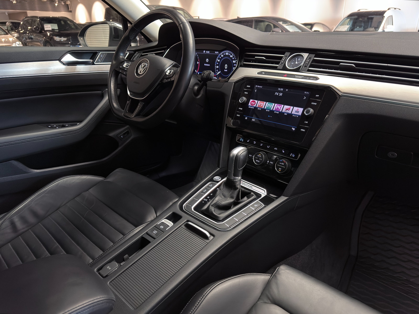 Volkswagen Passat SC 2.0 TDI 4Motion DSG 190hk R-Line | Drag | Cockpit 2018 - miniatyr 15