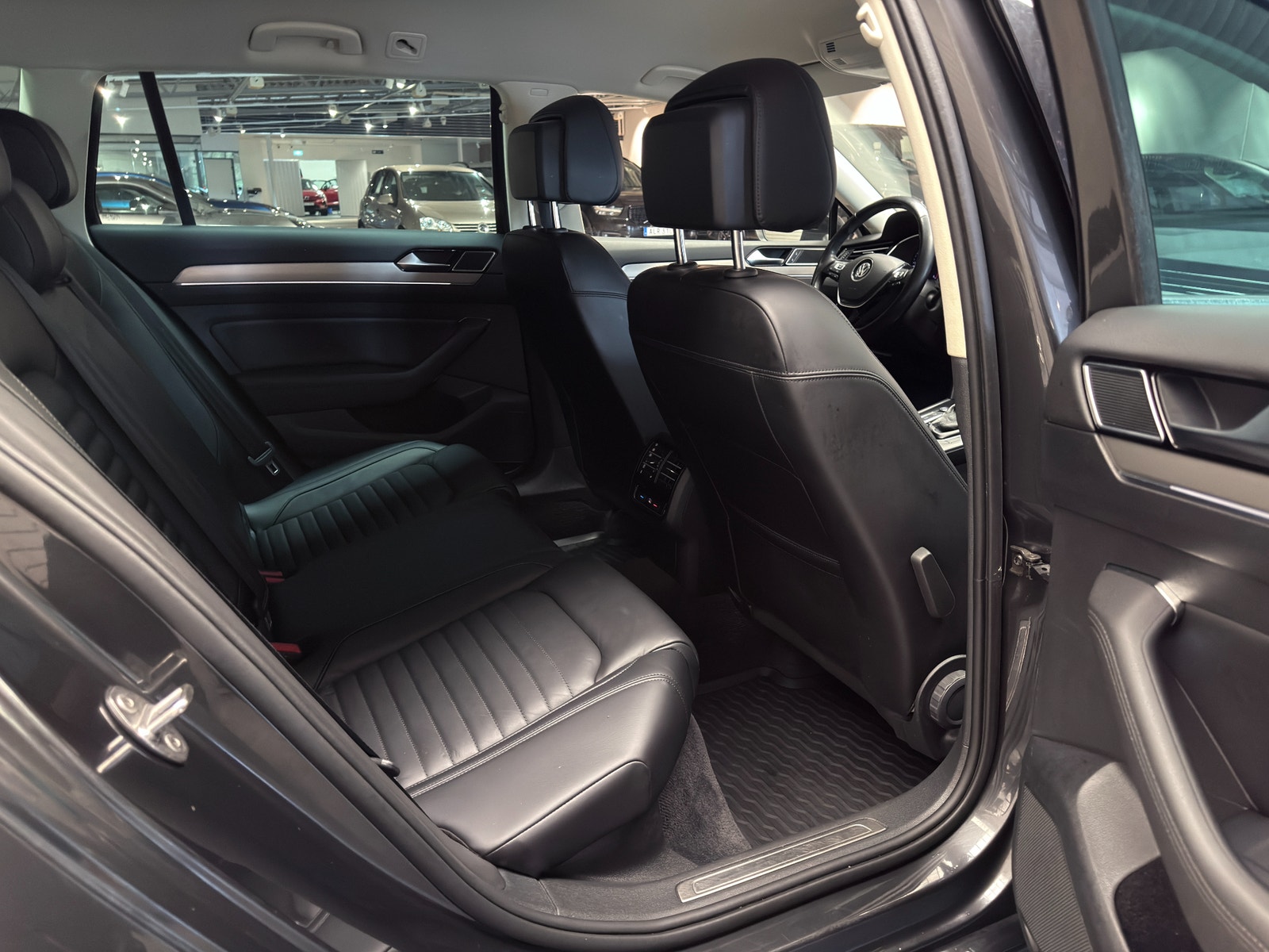 Volkswagen Passat SC 2.0 TDI 4Motion DSG 190hk R-Line | Drag | Cockpit 2018 - miniatyr 16
