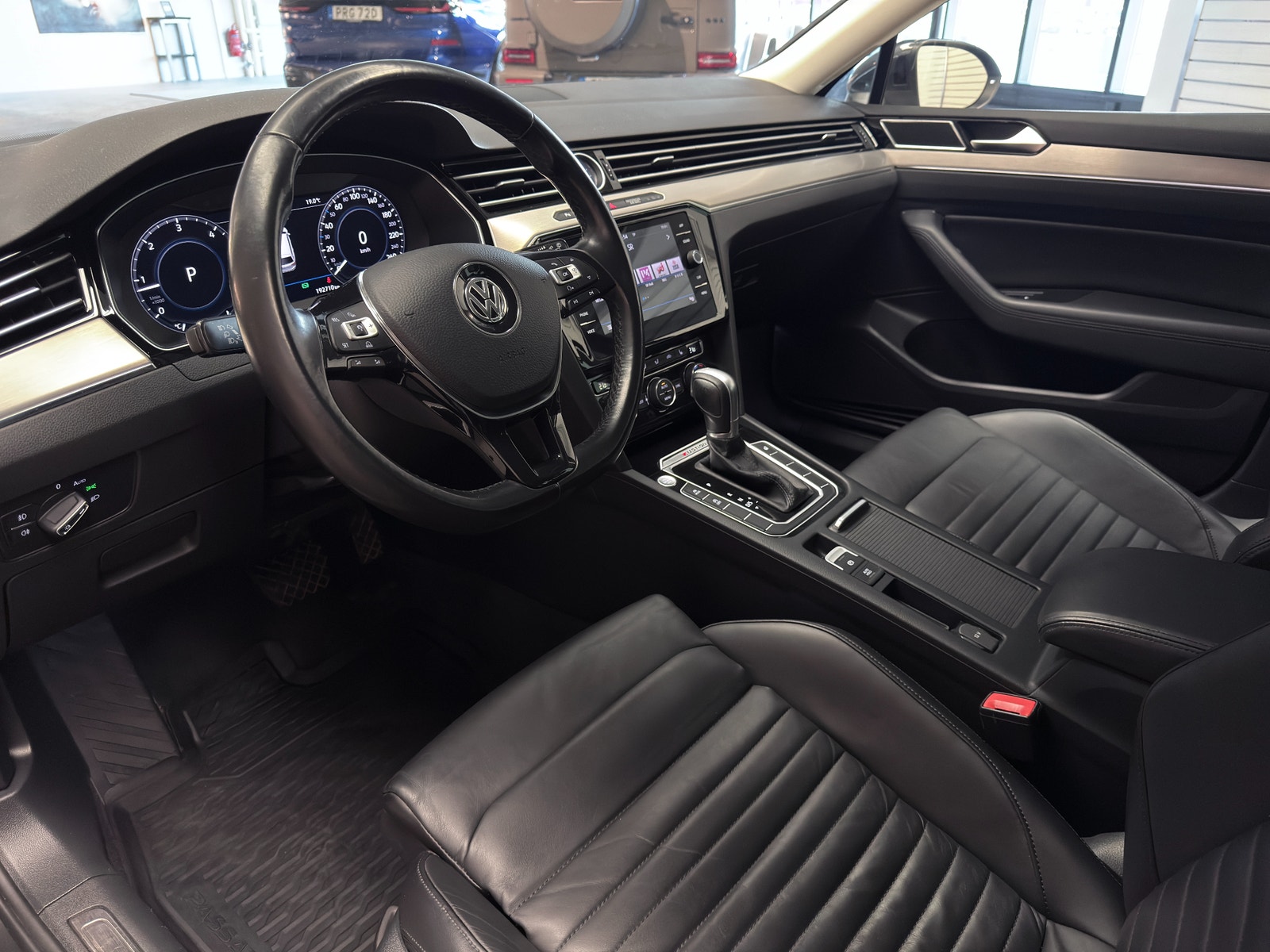 Volkswagen Passat SC 2.0 TDI 4Motion DSG 190hk R-Line | Drag | Cockpit 2018 - miniatyr 9