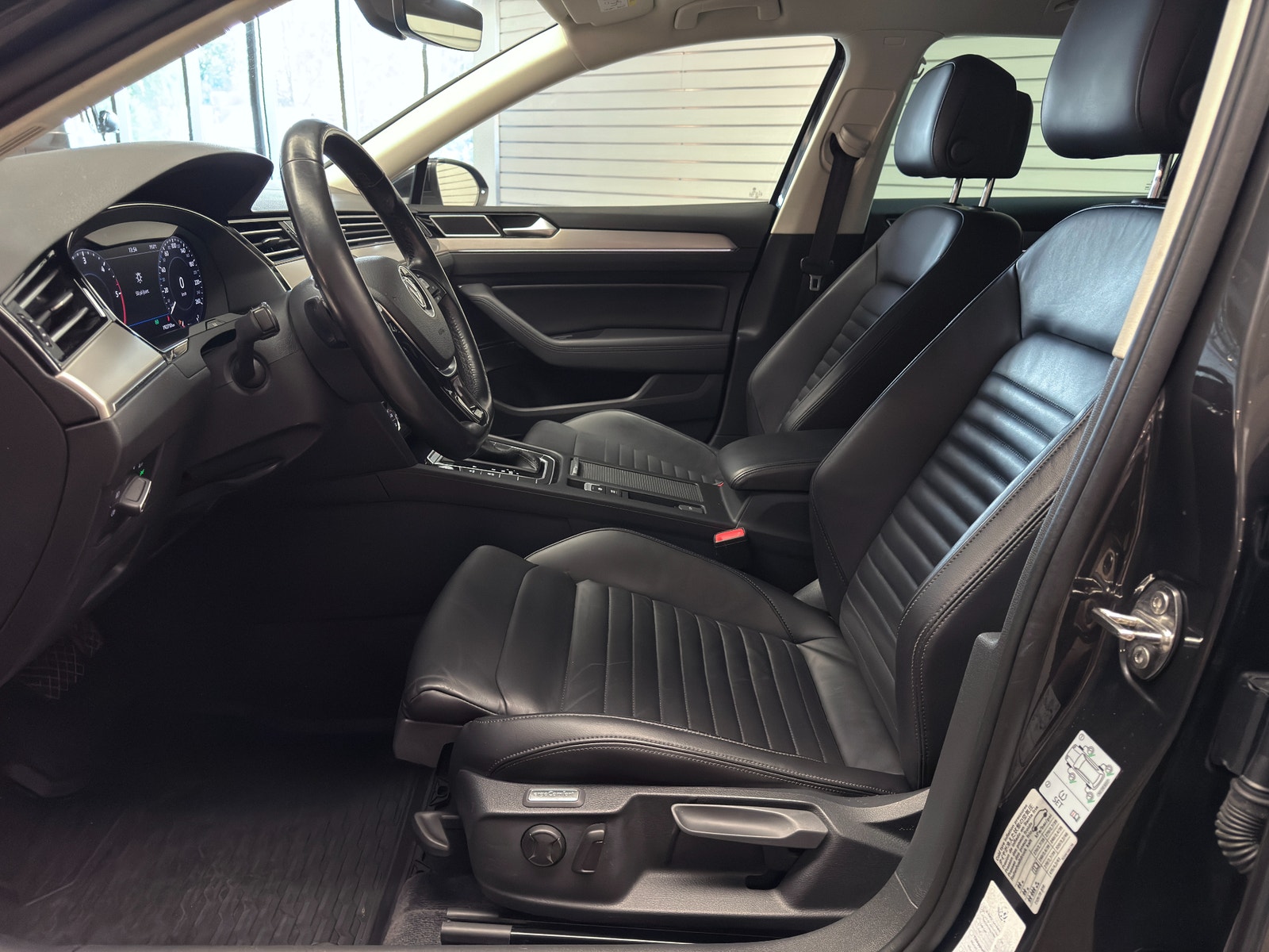 Volkswagen Passat SC 2.0 TDI 4Motion DSG 190hk R-Line | Drag | Cockpit 2018 - miniatyr 10