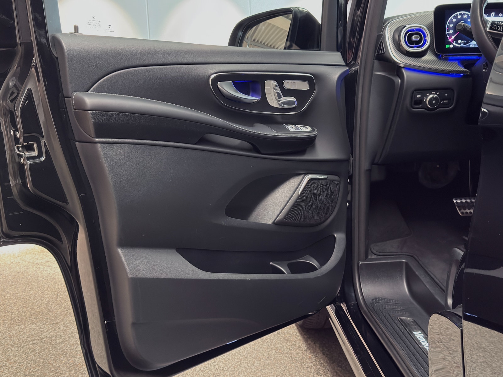 Mercedes-Benz V 300d 4MATIC EXCLUSIVE | 6-sits | Lyxsäten 2025 - miniatyr 8