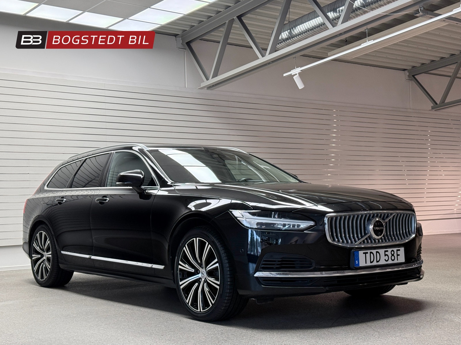 Volvo V90 Recharge T6 AWD 350hk Inscription|Läder|Drag|360°|H/K 2022 - bild 1 av 22