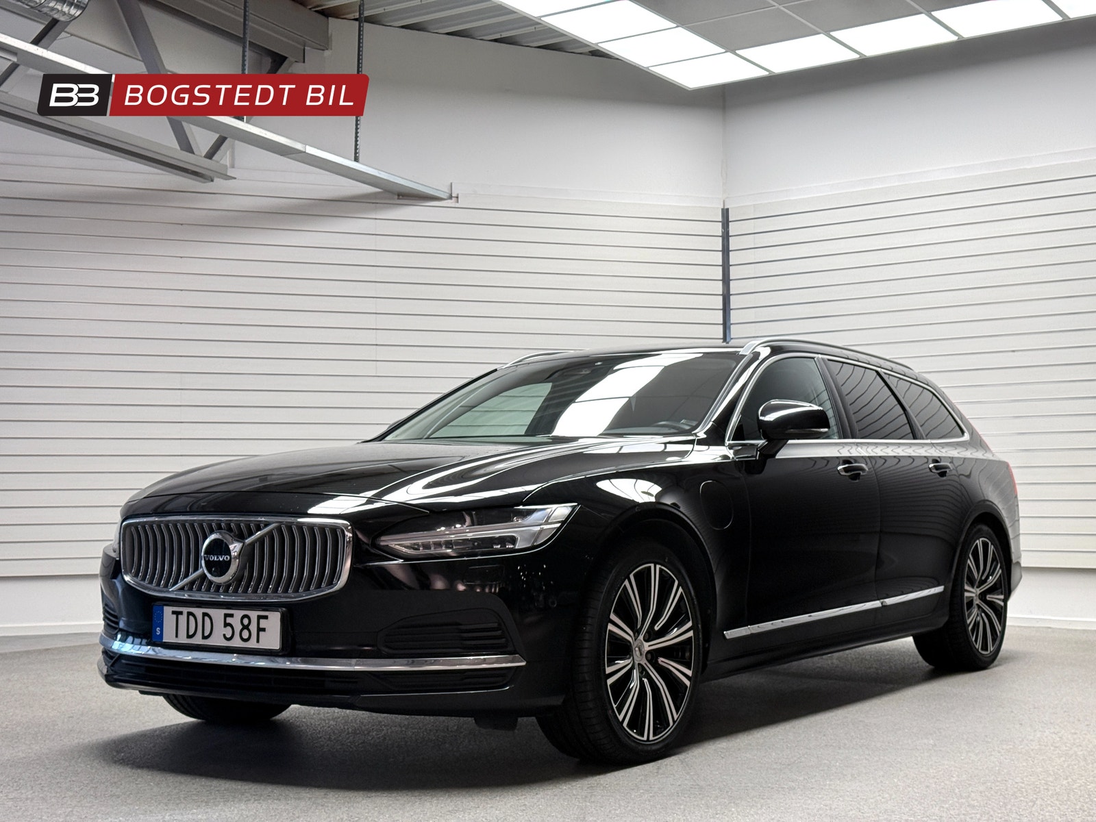 Volvo V90 Recharge T6 AWD 350hk Inscription|Läder|Drag|360°|H/K 2022 - miniatyr 3
