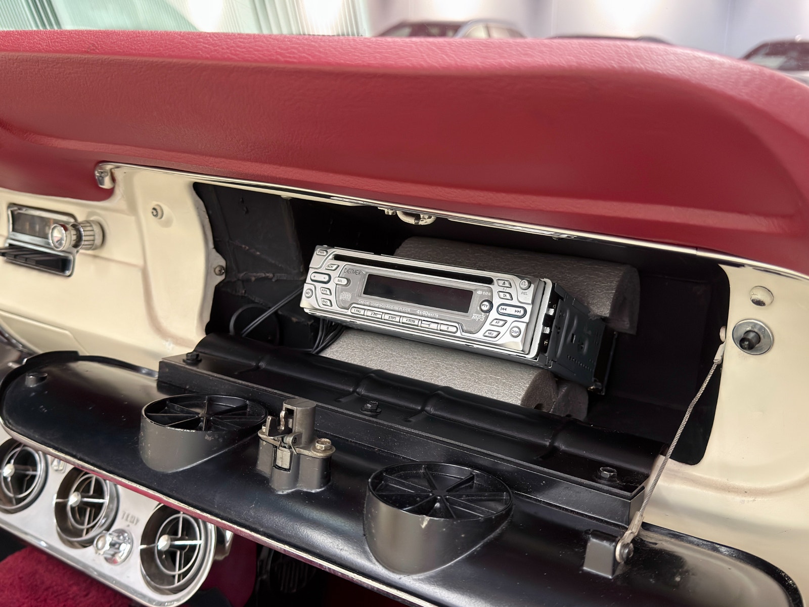 Ford Mustang 64½ Cabriolet 4.3 V8 1965 - miniatyr 17