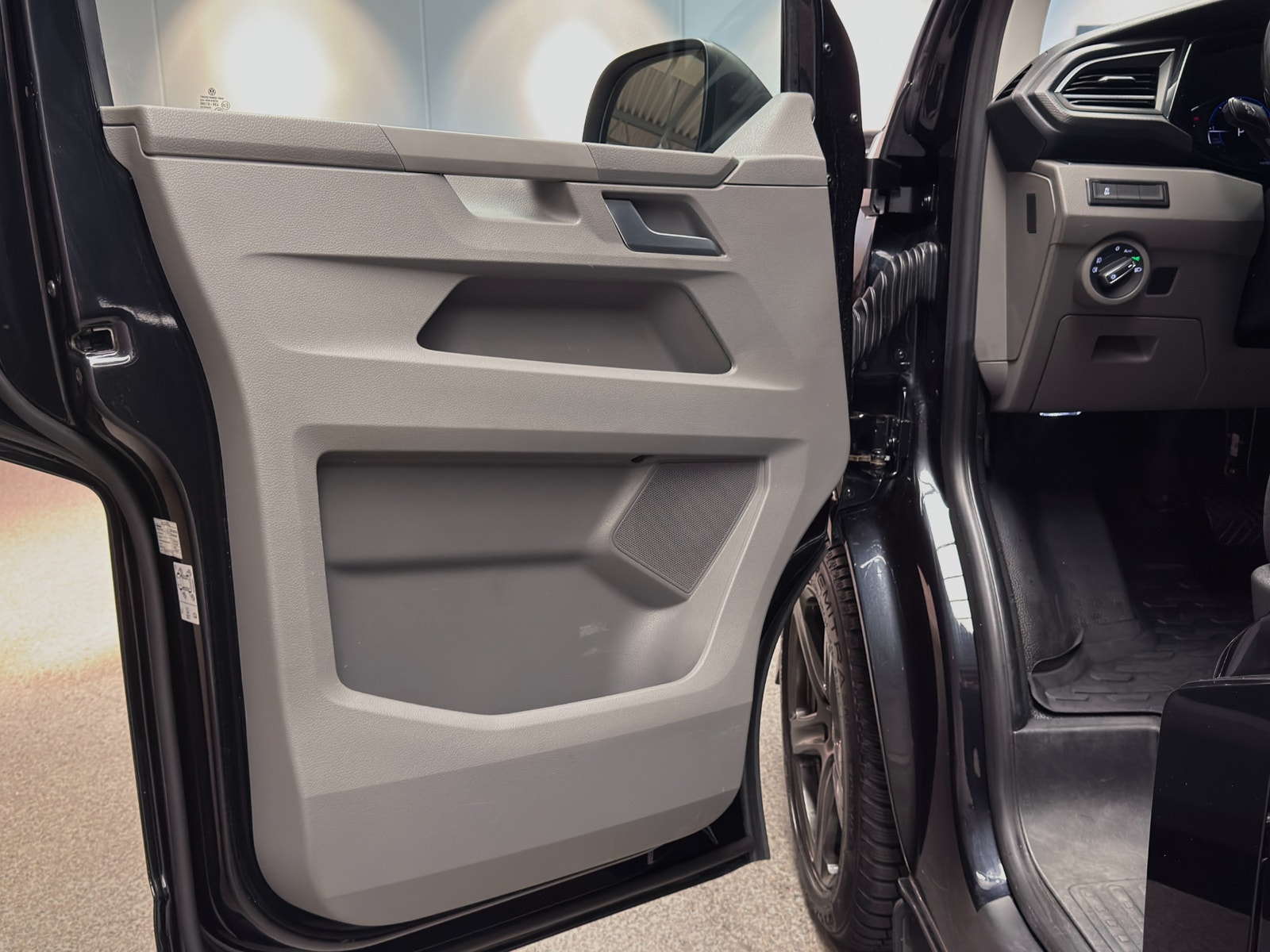 Volkswagen Transporter T30 2.0 TDI 150hk |Premium|Active Display|Drag|L1H1 2023 - miniatyr 11