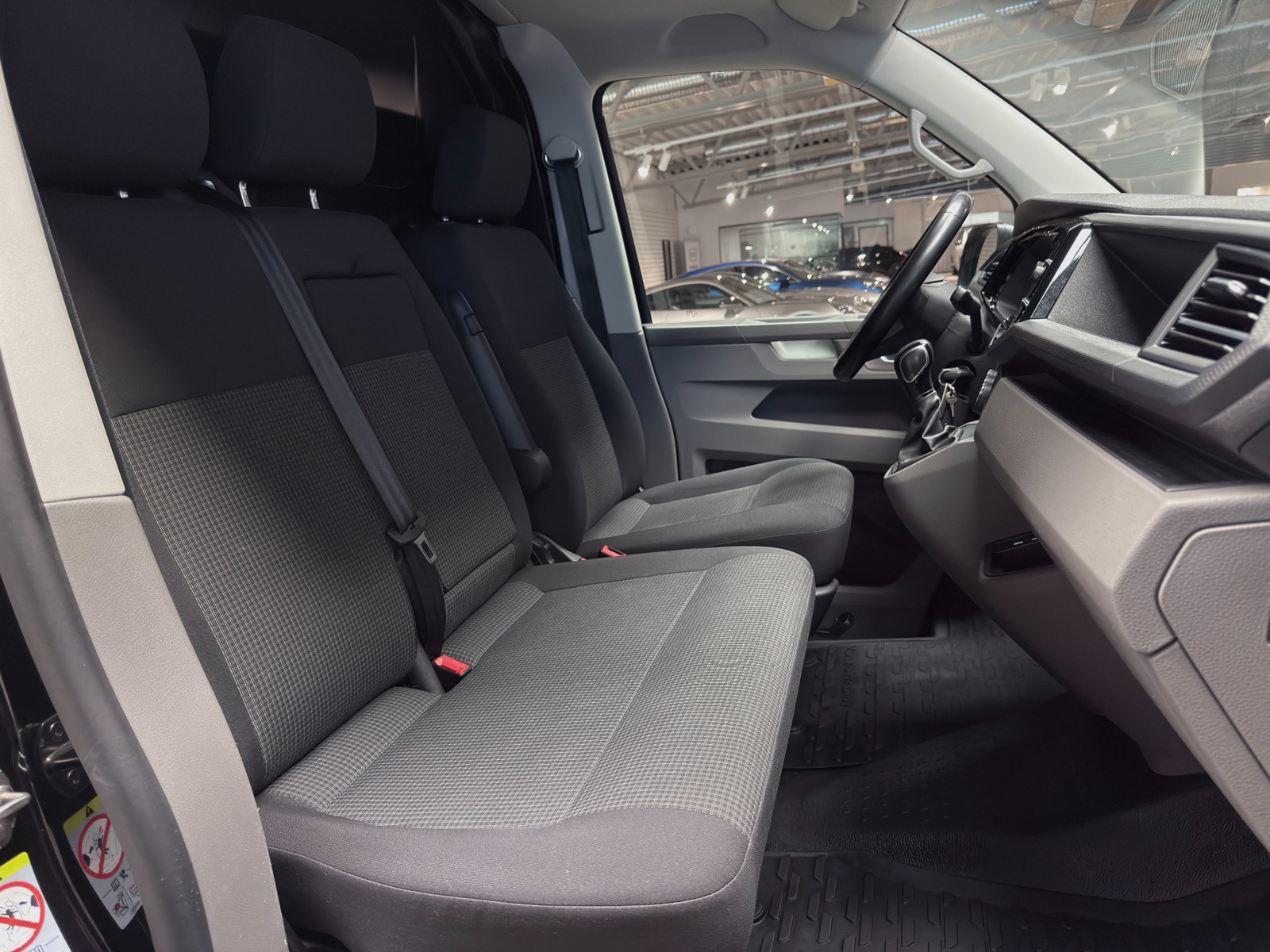 Volkswagen Transporter T30 2.0 TDI 150hk |Premium|Active Display|Drag|L1H1 2023 - miniatyr 18