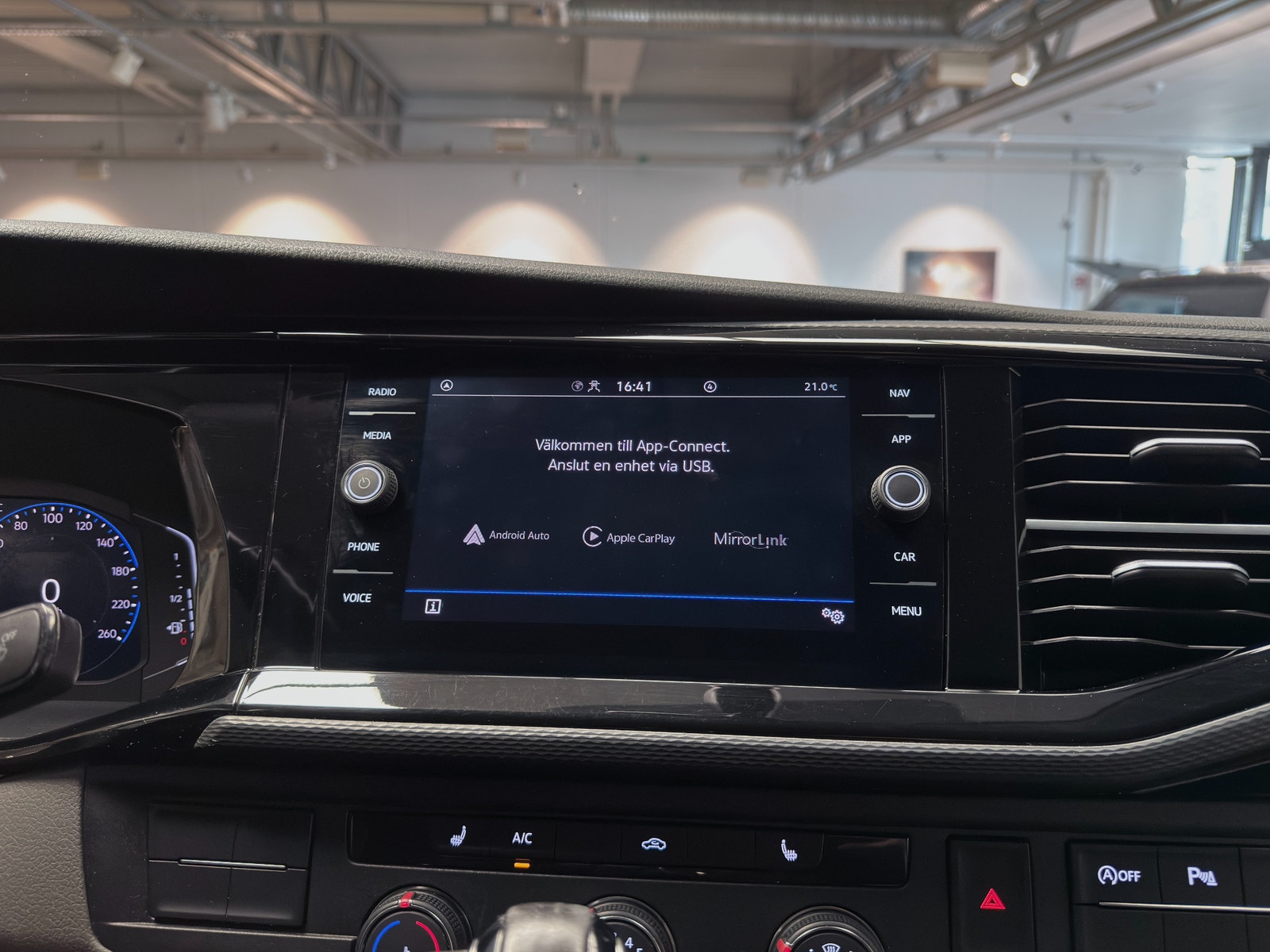 Volkswagen Transporter T30 2.0 TDI 150hk |Premium|Active Display|Drag|L1H1 2023 - miniatyr 20