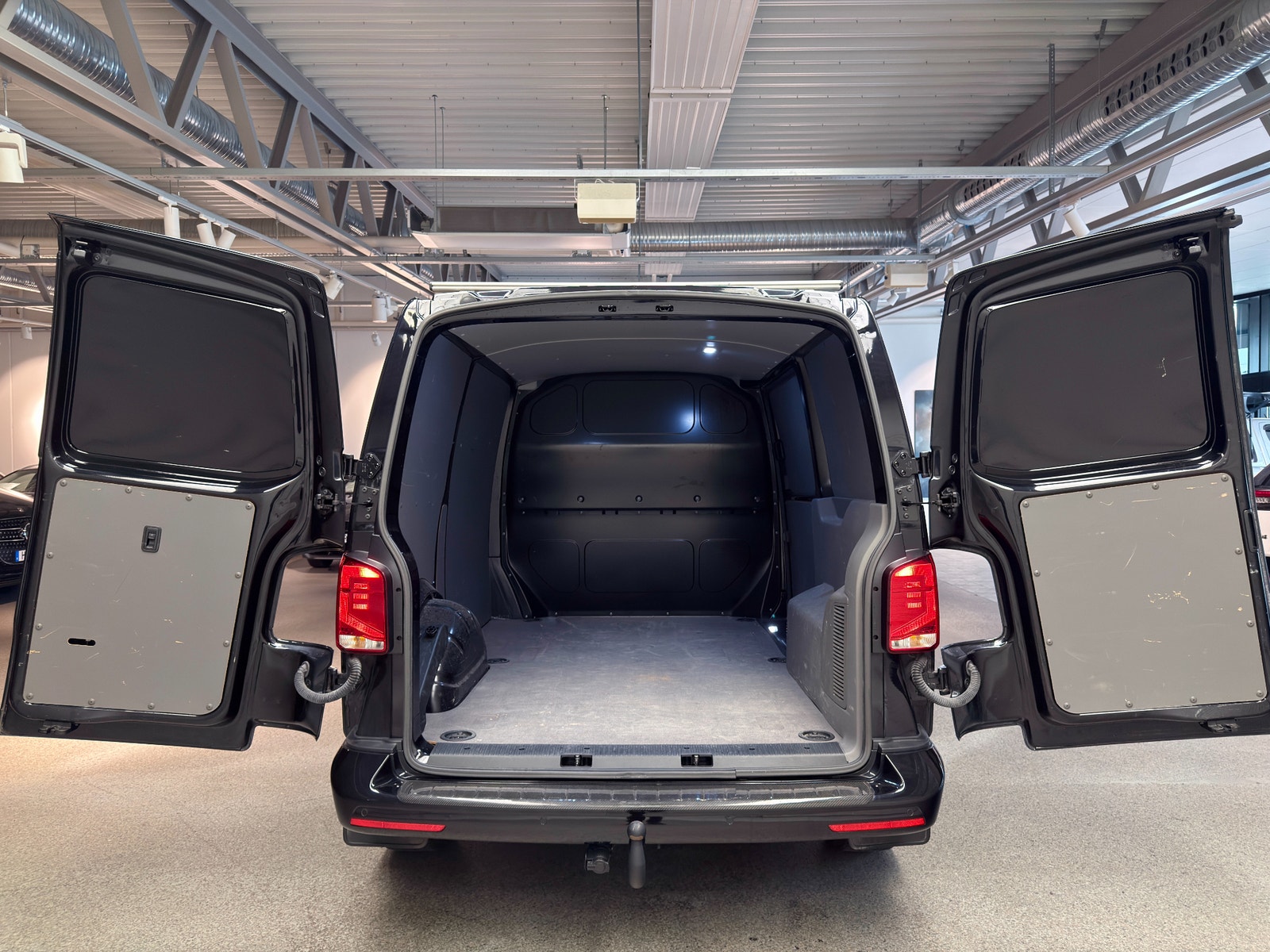 Volkswagen Transporter T30 2.0 TDI 150hk |Premium|Active Display|Drag|L1H1 2023 - miniatyr 8