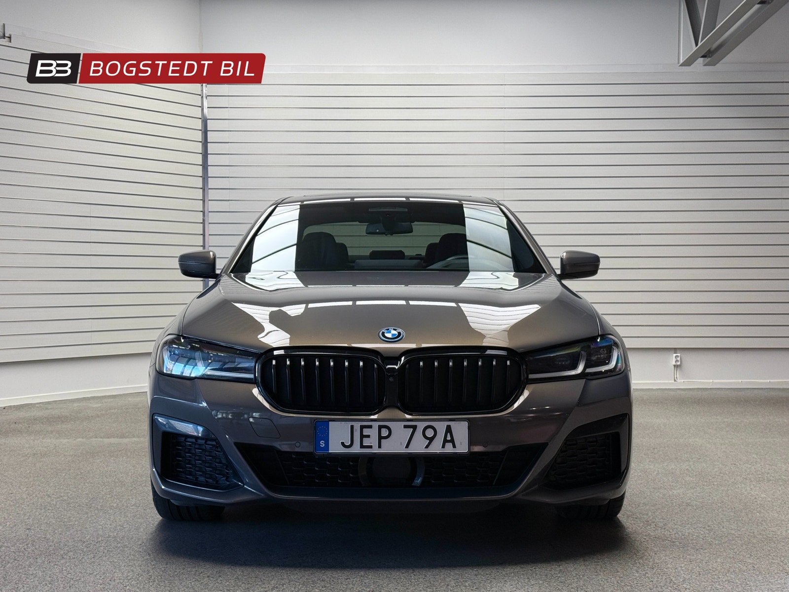 BMW 545e xDrive 394hk | M-Sport Pro | Se utrustning 2023 - miniatyr 2