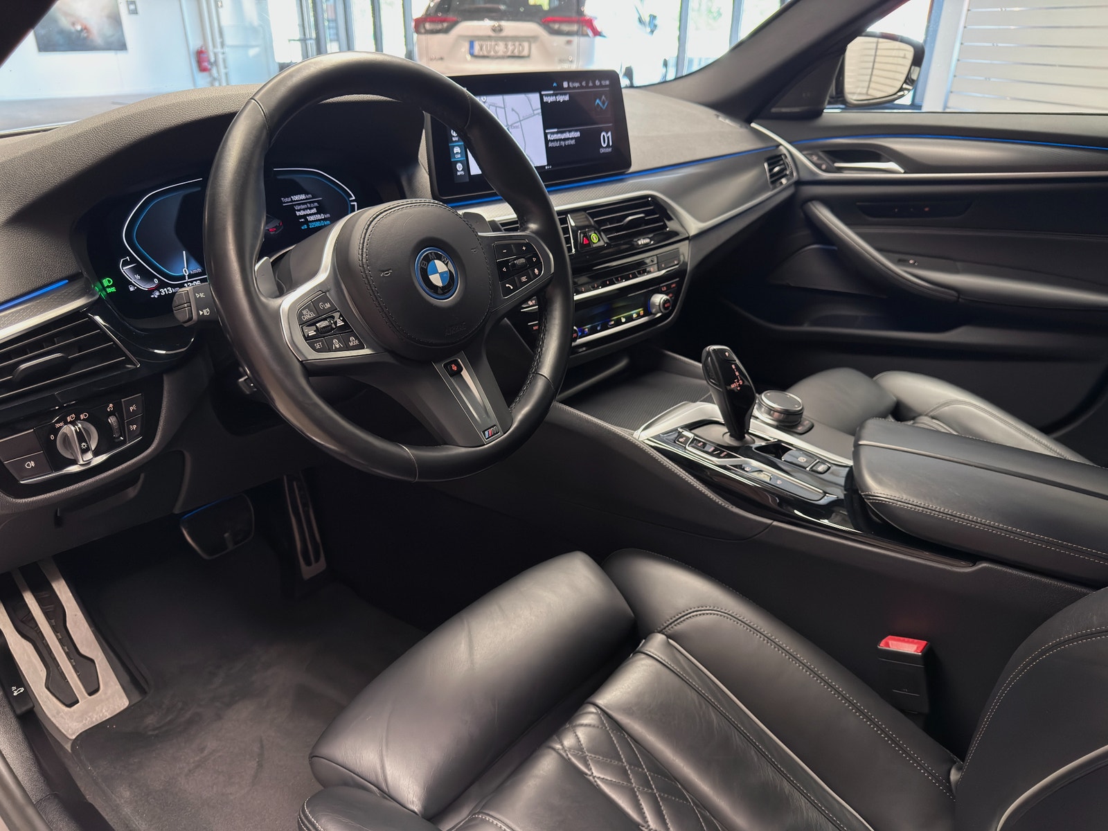 BMW 545e xDrive 394hk | M-Sport Pro | Se utrustning 2023 - miniatyr 14