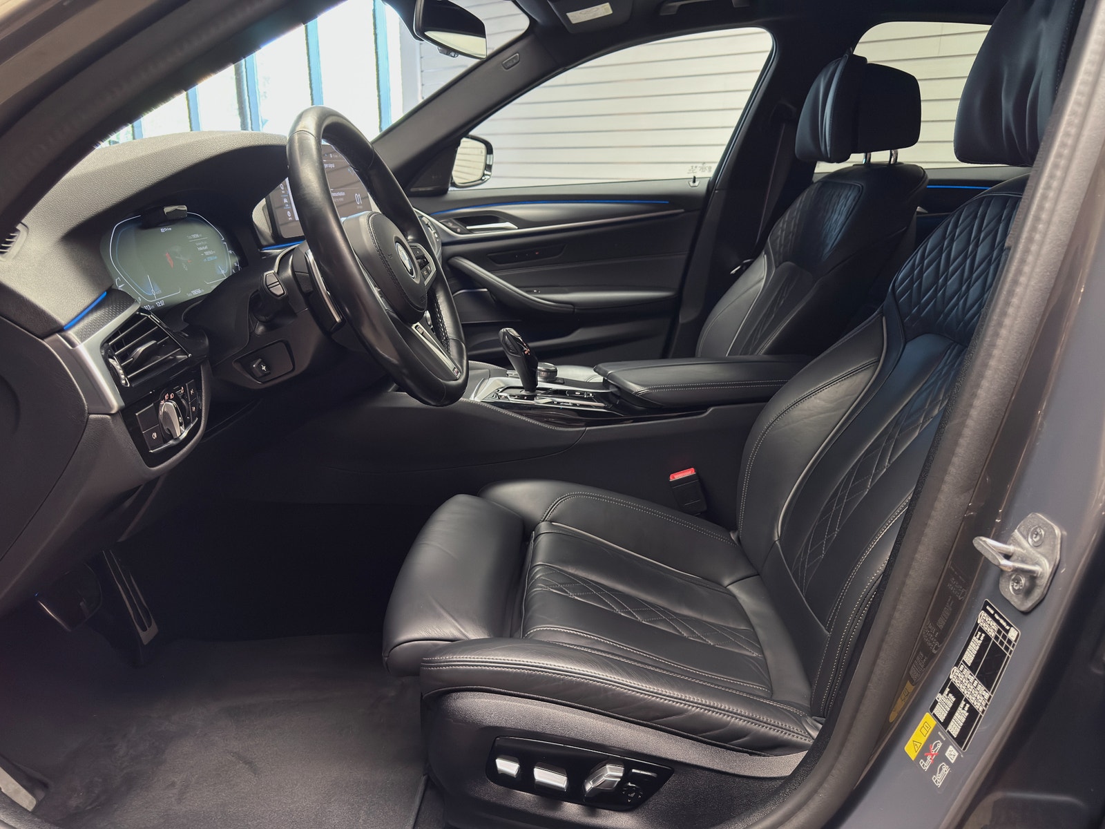 BMW 545e xDrive 394hk | M-Sport Pro | Se utrustning 2023 - miniatyr 15