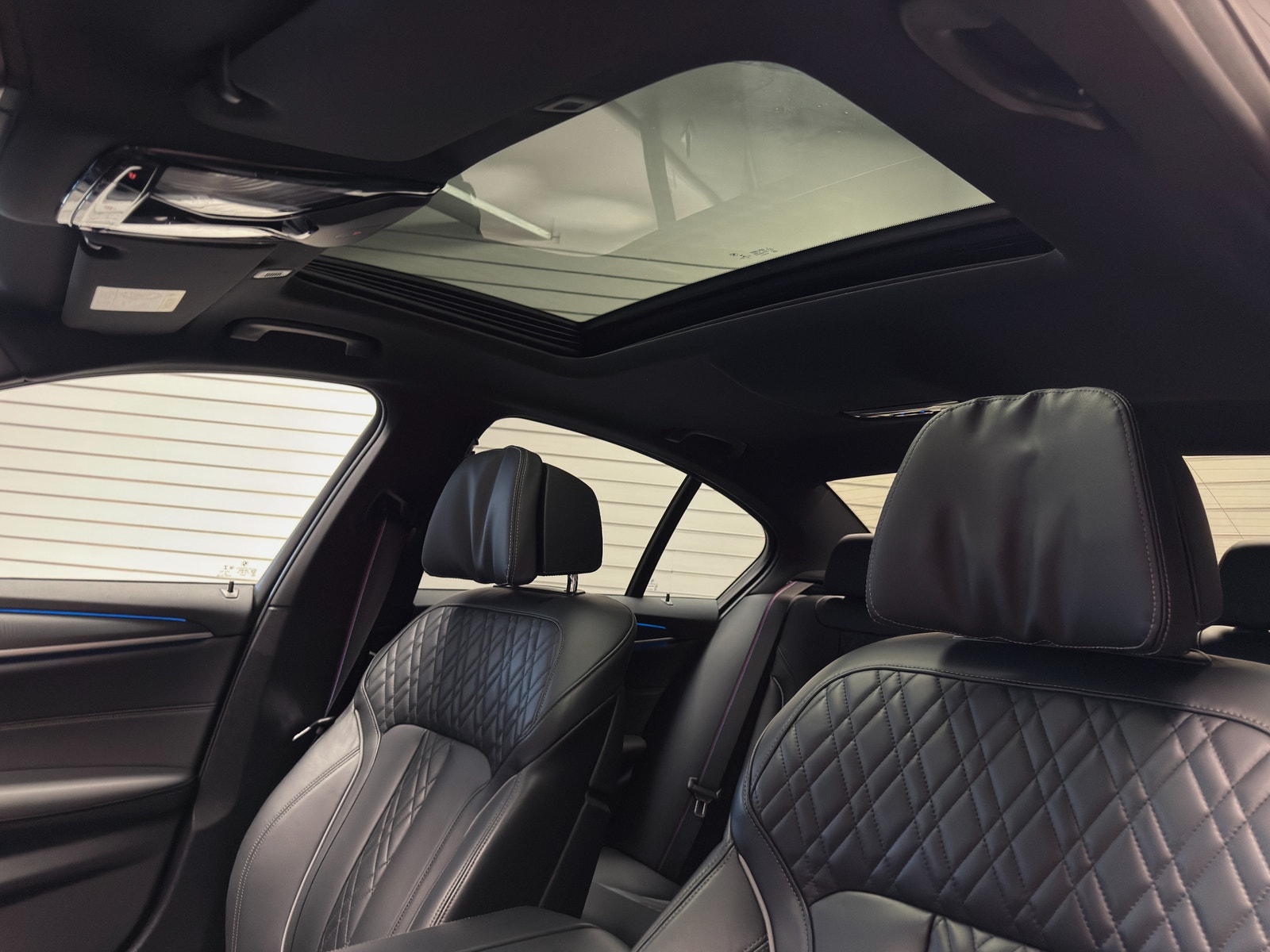 BMW 545e xDrive 394hk | M-Sport Pro | Se utrustning 2023 - miniatyr 18