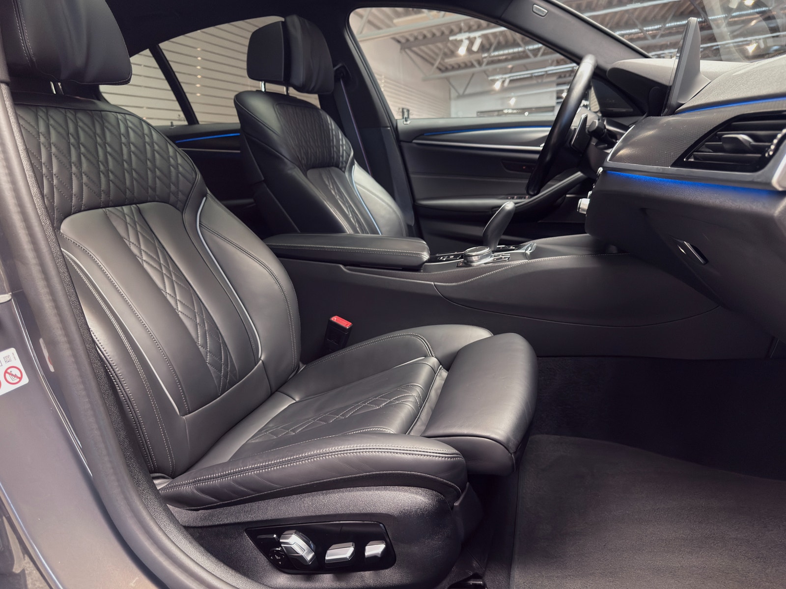 BMW 545e xDrive 394hk | M-Sport Pro | Se utrustning 2023 - miniatyr 20