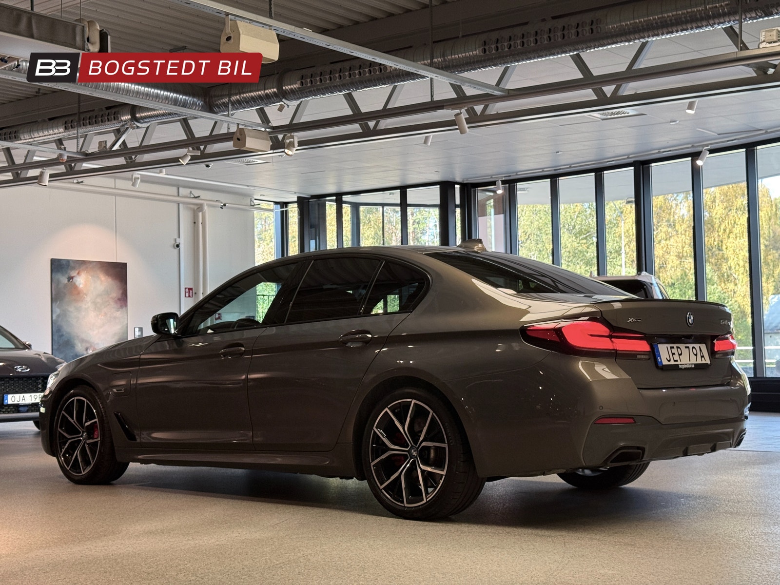 BMW 545e xDrive 394hk | M-Sport Pro | Se utrustning 2023 - miniatyr 5