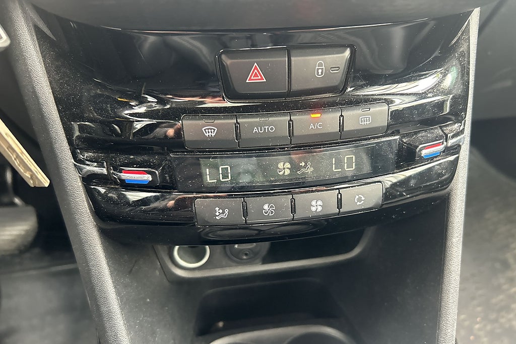 Peugeot 2008 2016 - miniatyr 18