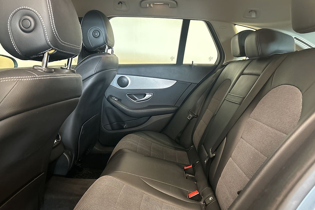 Mercedes-Benz C220 d 2017 - miniatyr 12