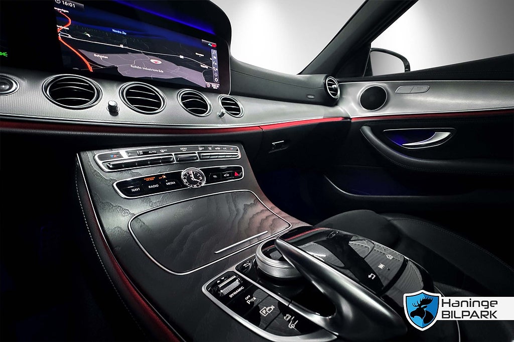 Mercedes-Benz E300 de 2020 - miniatyr 22