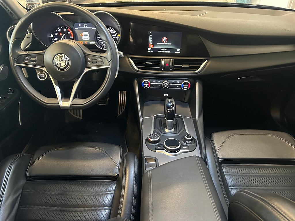 Alfa Romeo Giulia 2018 - miniatyr 12