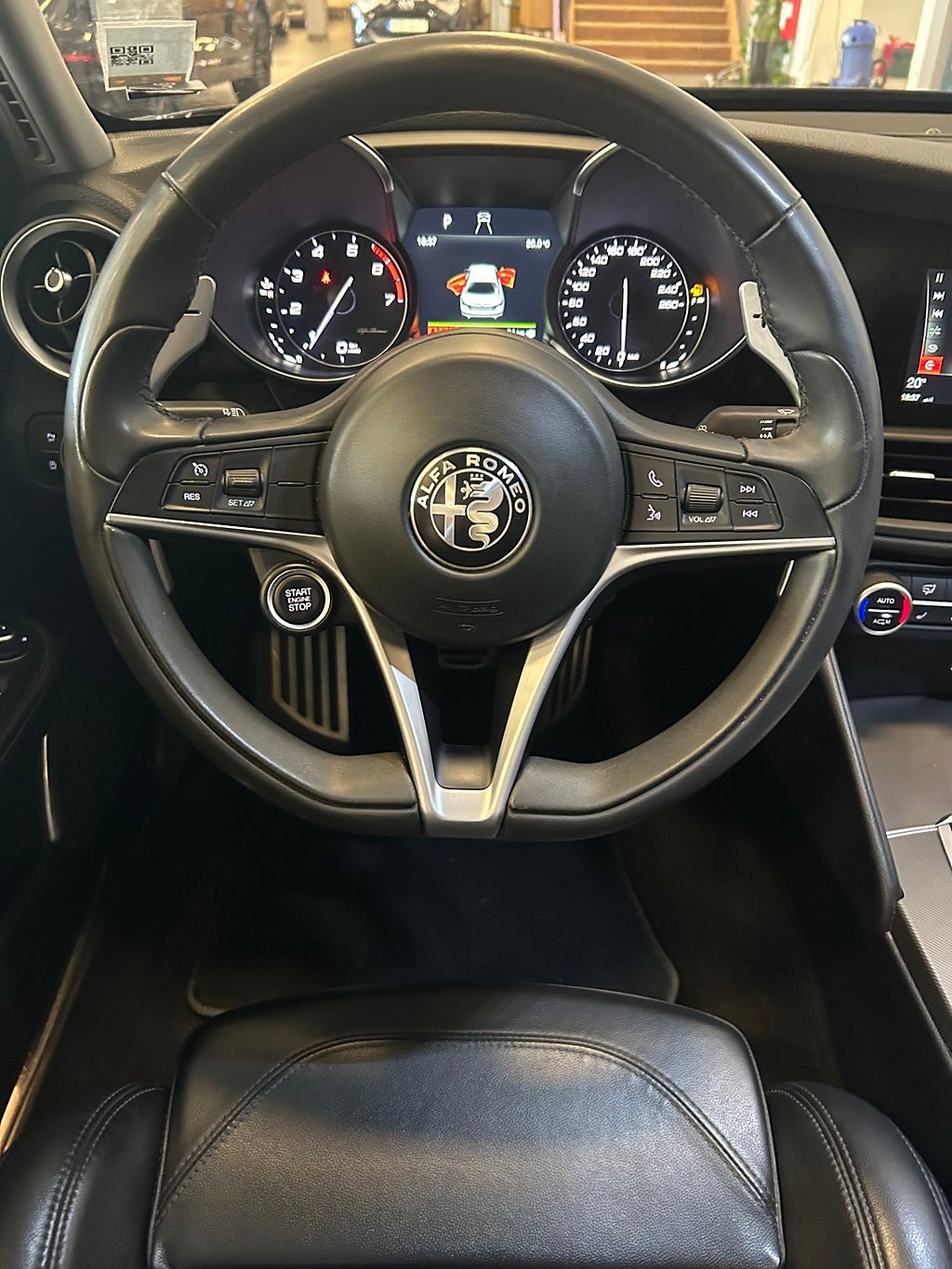 Alfa Romeo Giulia 2018 - miniatyr 14