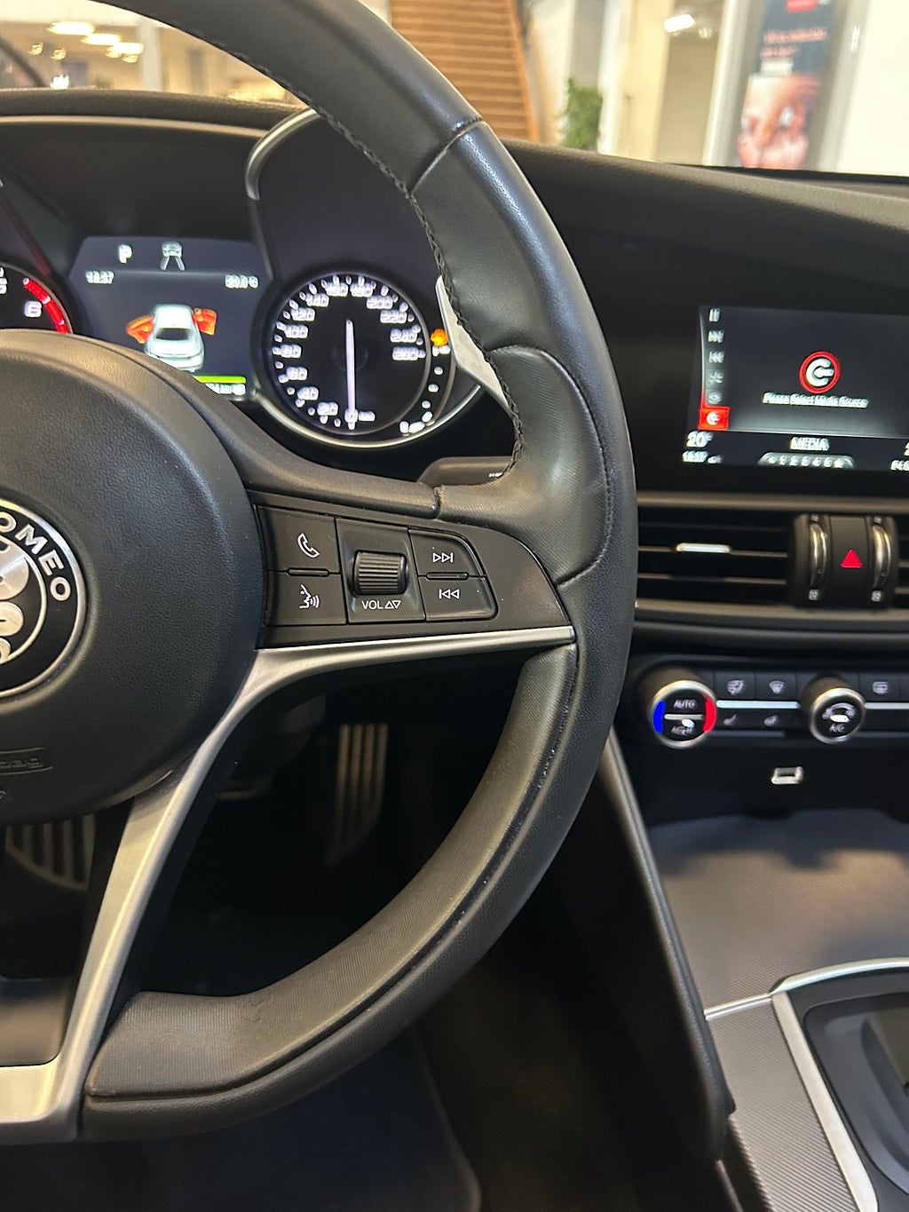 Alfa Romeo Giulia 2018 - miniatyr 16