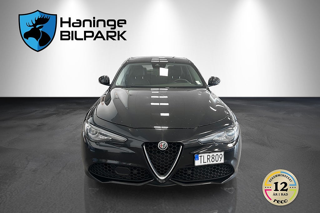 Alfa Romeo Giulia 2018 - miniatyr 3