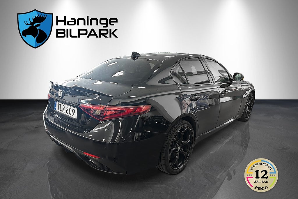 Alfa Romeo Giulia 2018 - miniatyr 6