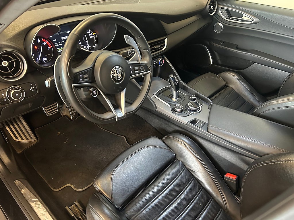 Alfa Romeo Giulia 2018 - miniatyr 10