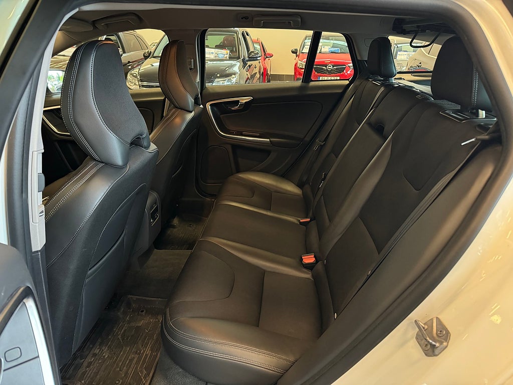 Volvo V60 Cross Country 2018 - miniatyr 15