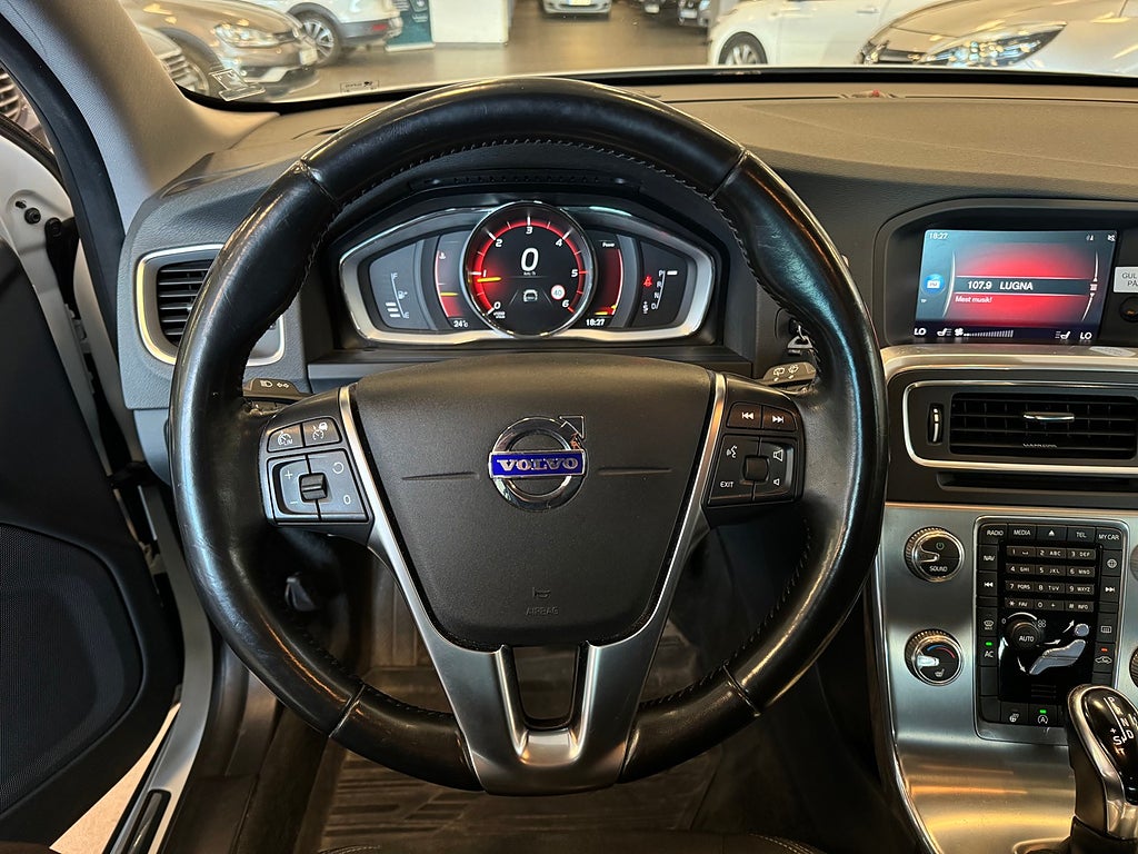 Volvo V60 Cross Country 2018 - miniatyr 17