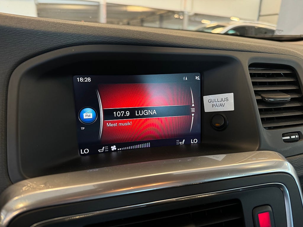 Volvo V60 Cross Country 2018 - miniatyr 21