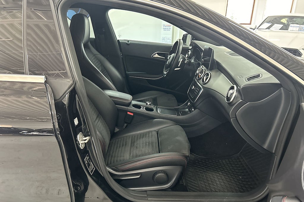 Mercedes-Benz CLA220 d 2016 - miniatyr 16