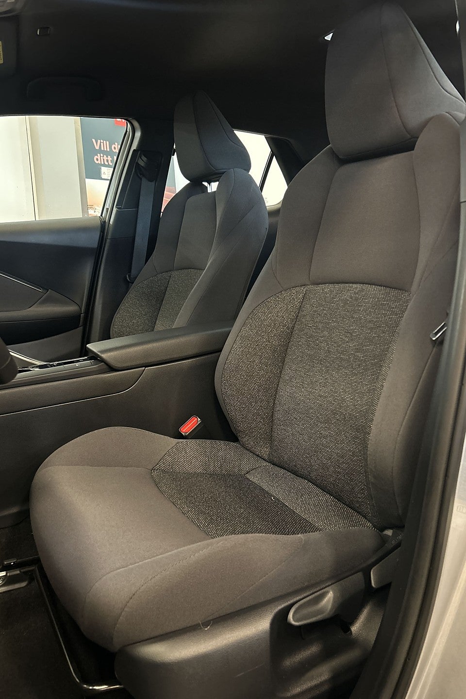 Toyota C-HR 2025 - miniatyr 12