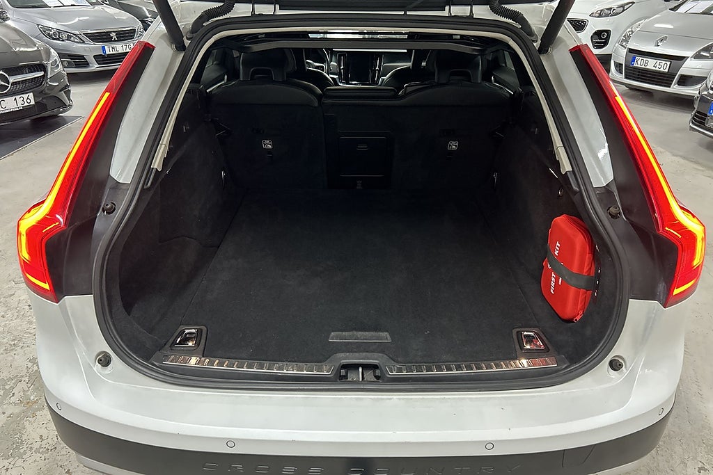 Volvo V90 Cross Country 2018 - miniatyr 27
