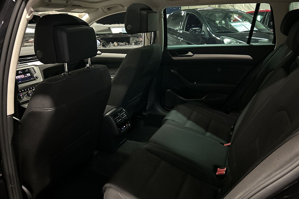 Volkswagen Passat 2017 - miniatyr 29