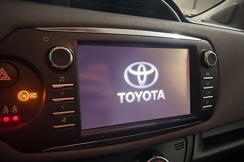 Toyota Yaris 2018 - miniatyr 17
