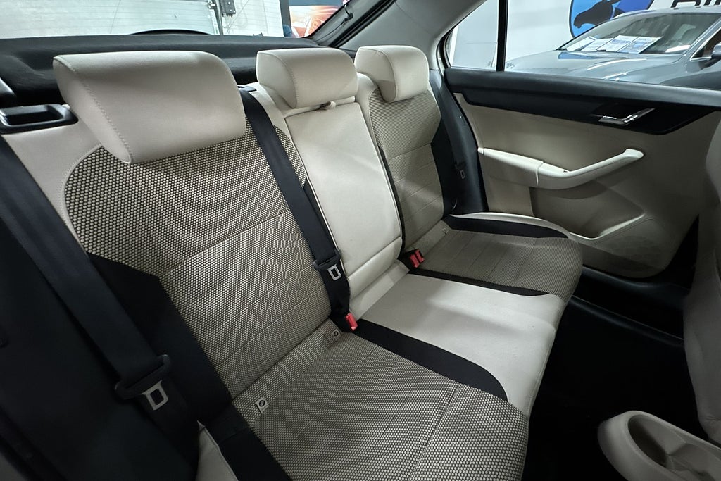 Skoda Rapid 2014 - miniatyr 16