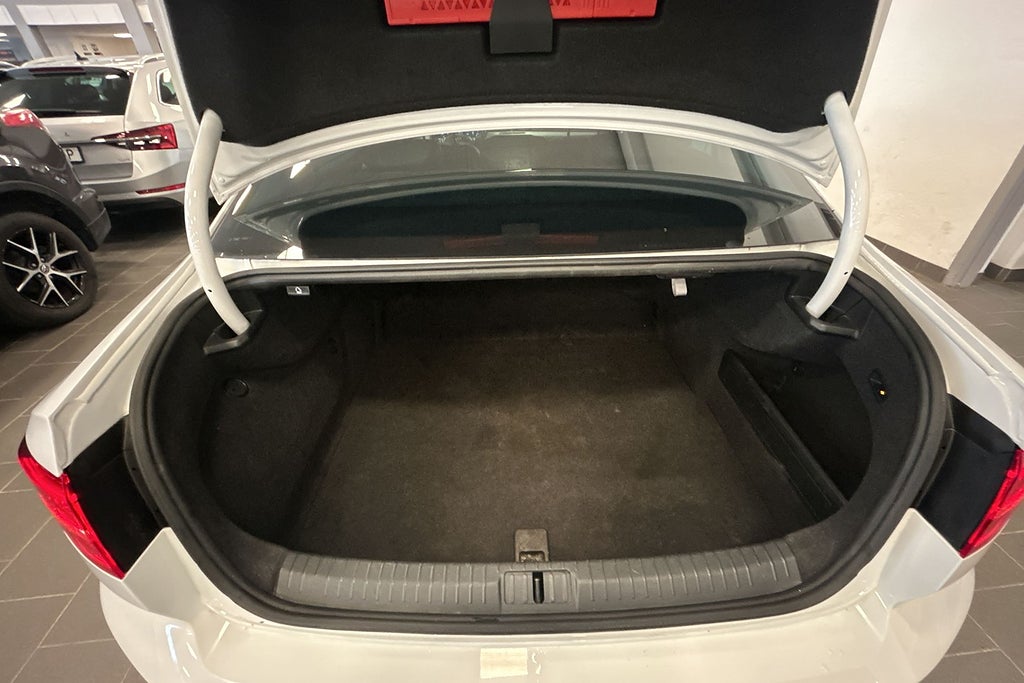 Volkswagen Passat 2018 - miniatyr 24