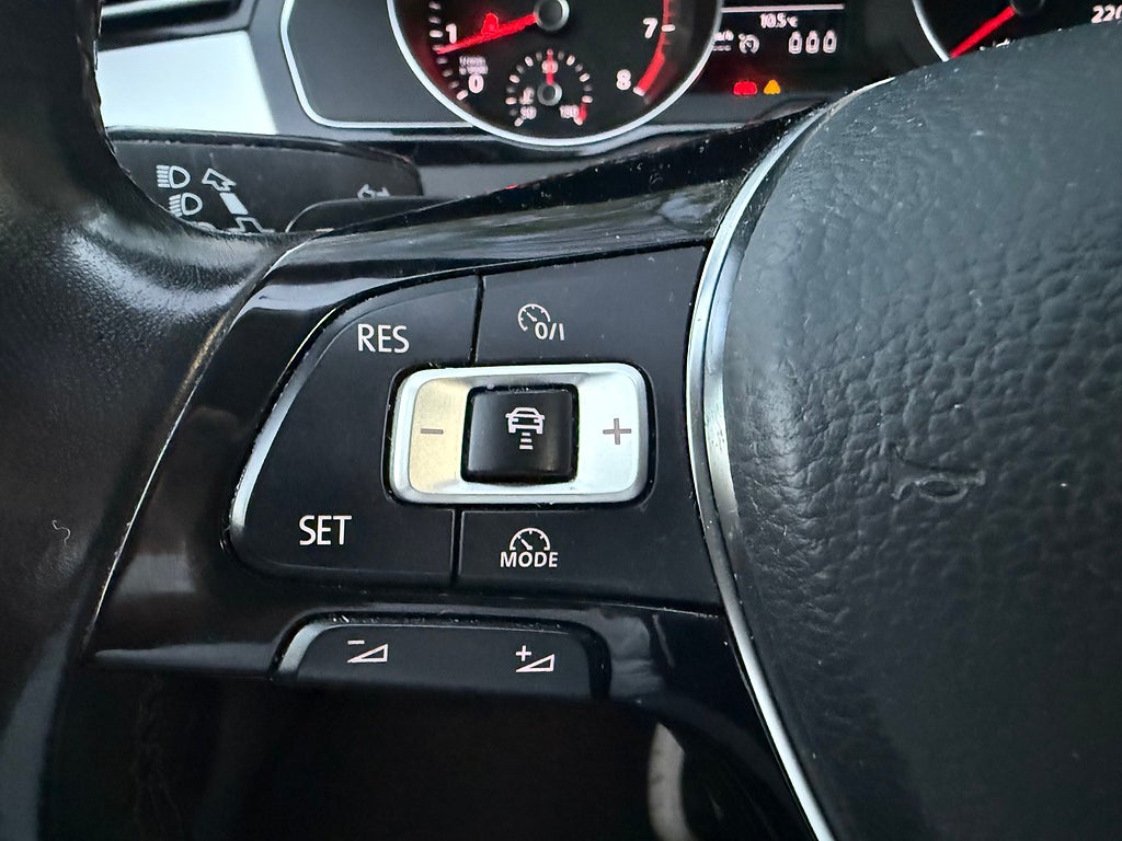 Volkswagen Passat 2018 - miniatyr 17