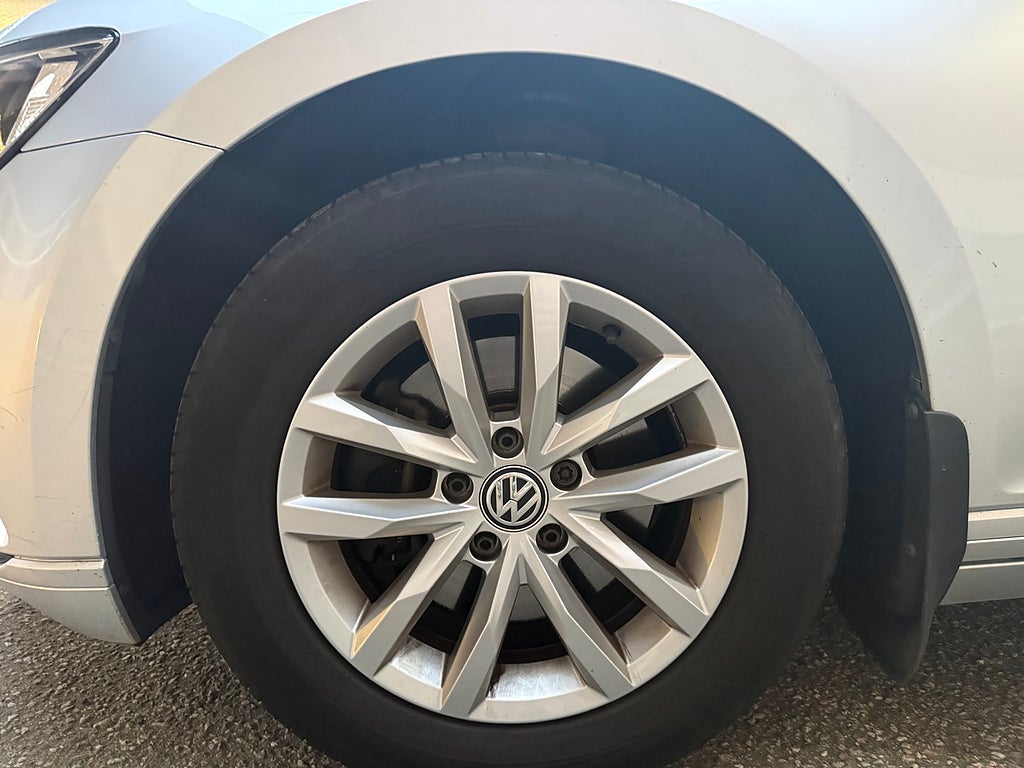 Volkswagen Passat 2018 - miniatyr 28