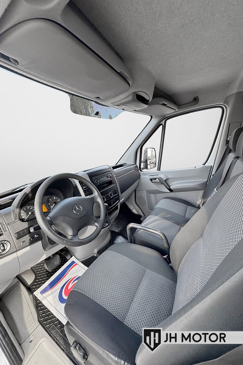 Mercedes-Benz Sprinter 2013 - miniatyr 11