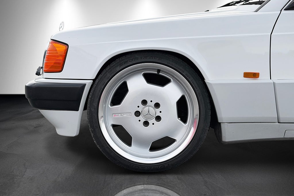 Mercedes-Benz 190 E 1992 - miniatyr 11